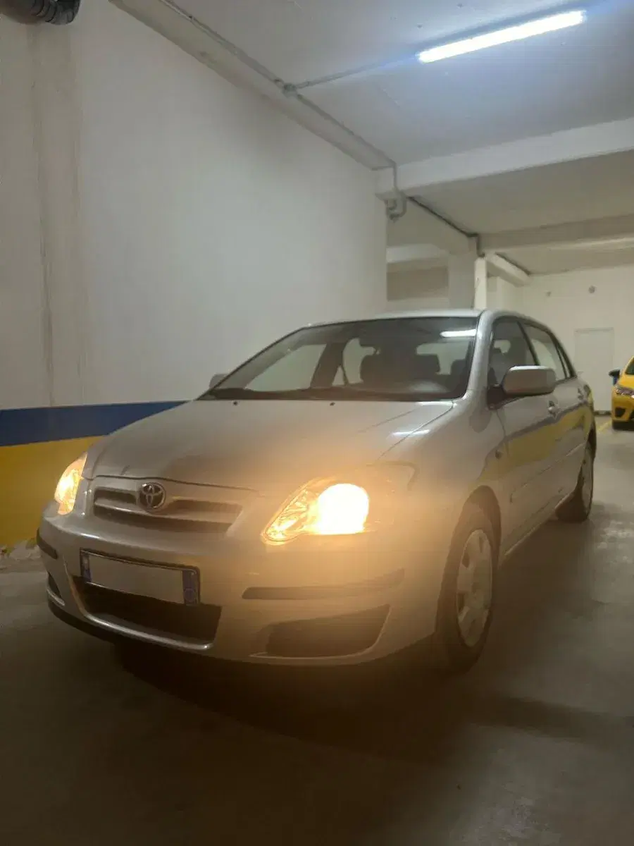 Toyota Corolla - 1
