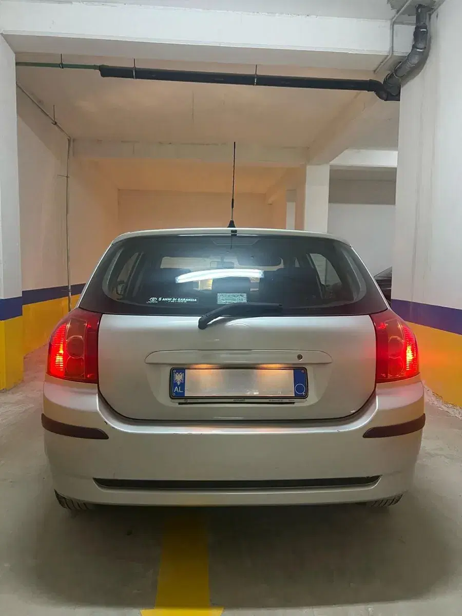 Toyota Corolla - 2