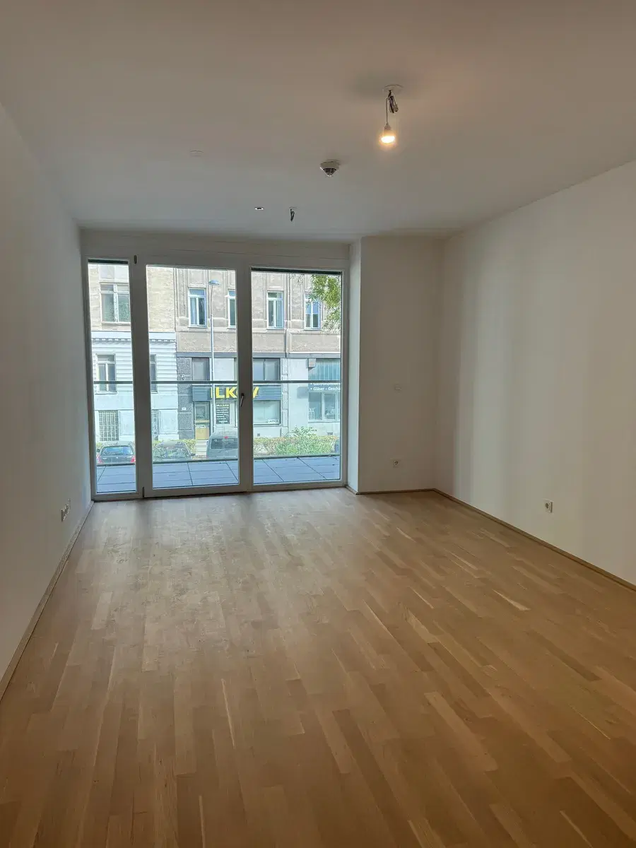 Jepet apartament me qera 2+1 50m2 tek Xhamlliku - 2