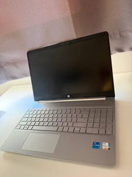 HP Laptop 15s-fq2xxx – Intel Core i5 (Gjenerata e 11-të), 8GB RAM, 512GB SSD — 1